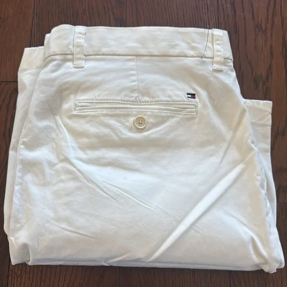 Tommy Hilfiger. Men’s, white shorts. NWT.